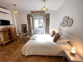 Le Comte - Heart of Dijon - With AC